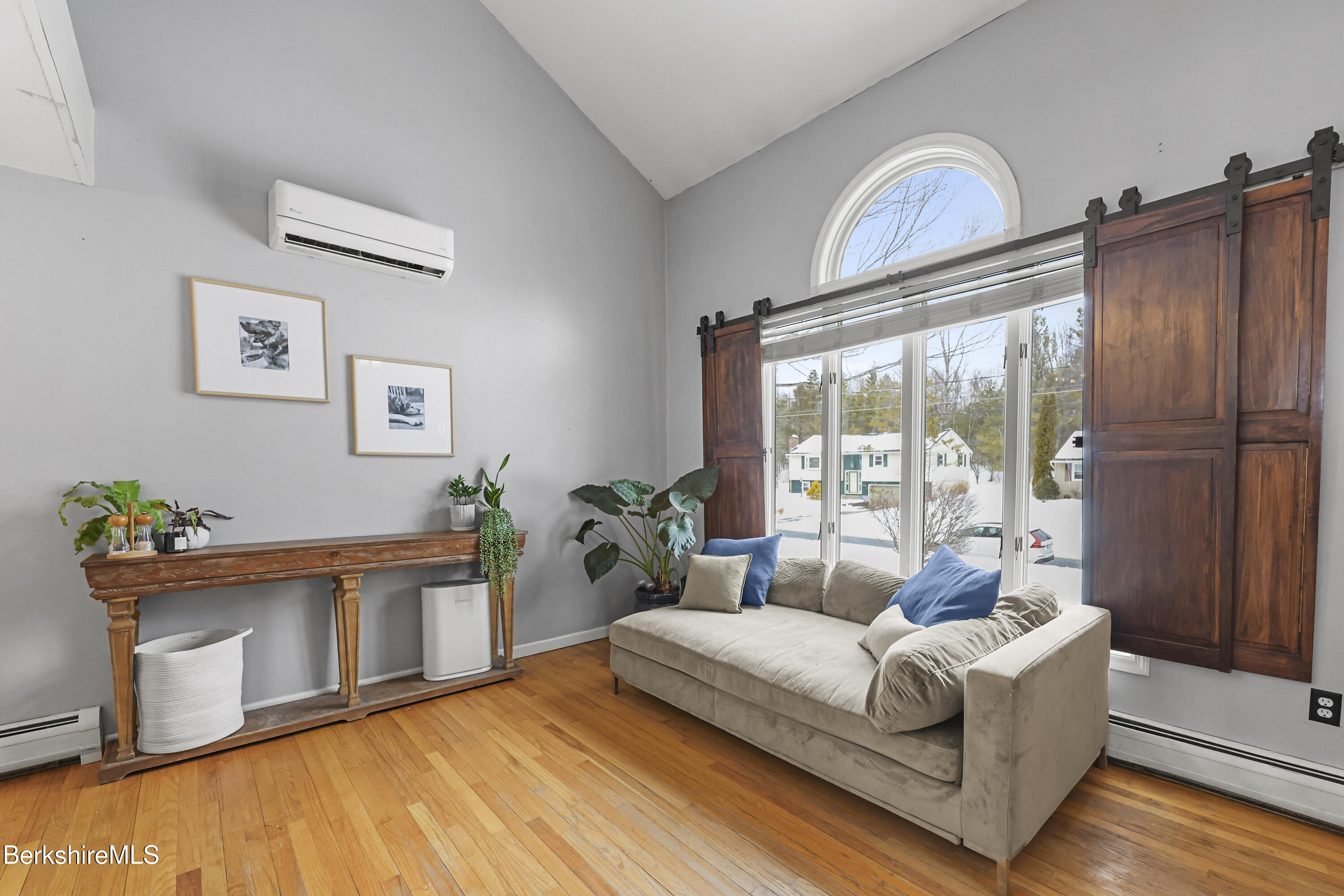 145 Velma Avenue Pittsfield, MA 01201 - Photo 4 of 20 25-Living-Room