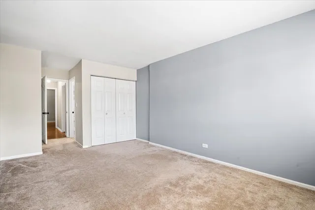 $329,000 | 363 Oaktree Court, Hoffman Estates, IL 60169