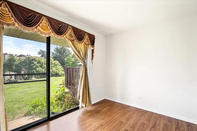 $329,000 | 363 Oaktree Court, Hoffman Estates, IL 60169