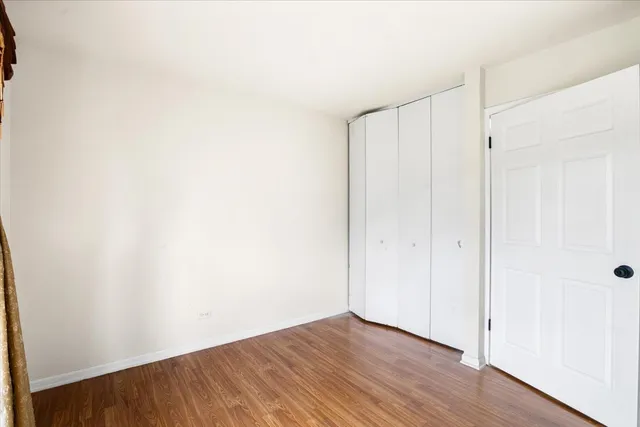 $329,000 | 363 Oaktree Court, Hoffman Estates, IL 60169