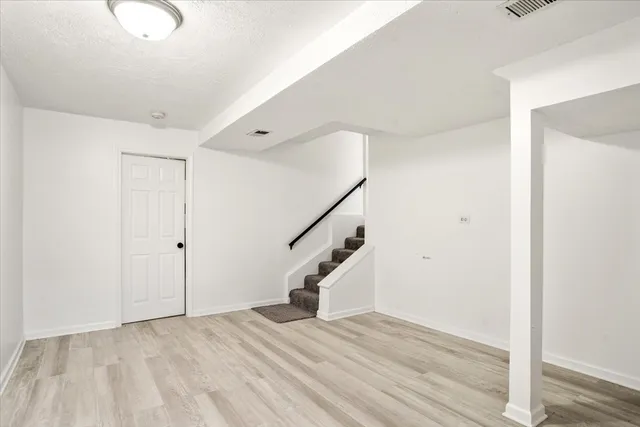 $329,000 | 363 Oaktree Court, Hoffman Estates, IL 60169