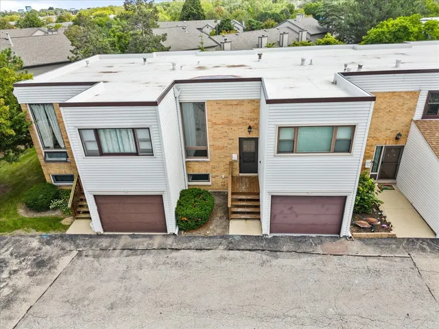 $329,000 | 363 Oaktree Court, Hoffman Estates, IL 60169