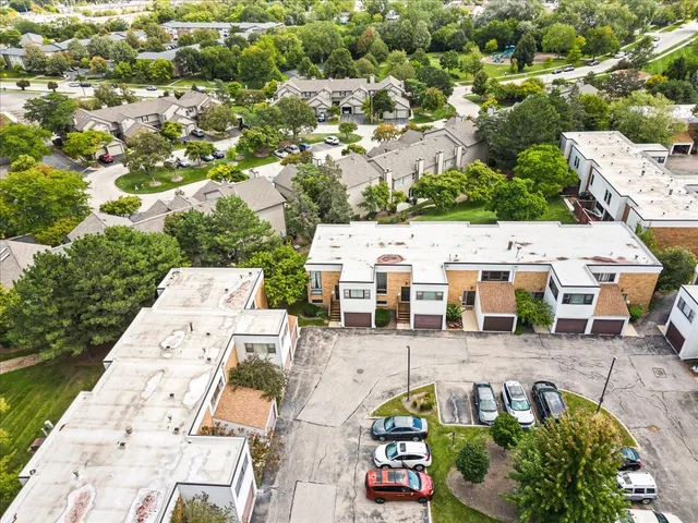 $329,000 | 363 Oaktree Court, Hoffman Estates, IL 60169