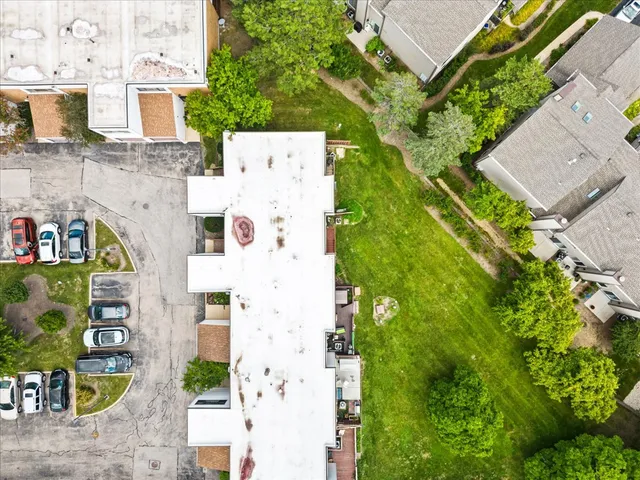 $329,000 | 363 Oaktree Court, Hoffman Estates, IL 60169