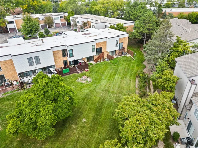 $329,000 | 363 Oaktree Court, Hoffman Estates, IL 60169