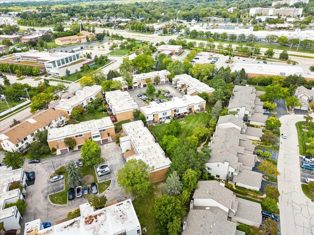 $329,000 | 363 Oaktree Court, Hoffman Estates, IL 60169