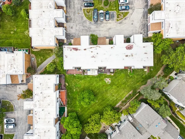 $329,000 | 363 Oaktree Court, Hoffman Estates, IL 60169