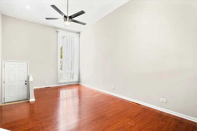 $329,000 | 363 Oaktree Court, Hoffman Estates, IL 60169