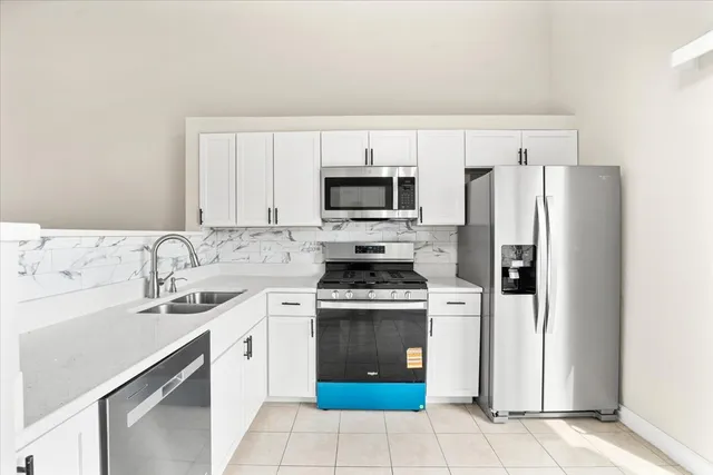 $329,000 | 363 Oaktree Court, Hoffman Estates, IL 60169