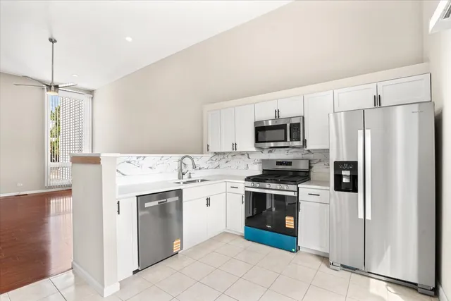 $329,000 | 363 Oaktree Court, Hoffman Estates, IL 60169