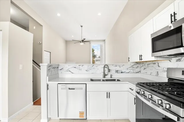 $329,000 | 363 Oaktree Court, Hoffman Estates, IL 60169