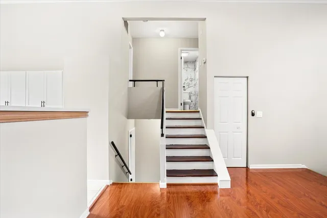 $329,000 | 363 Oaktree Court, Hoffman Estates, IL 60169