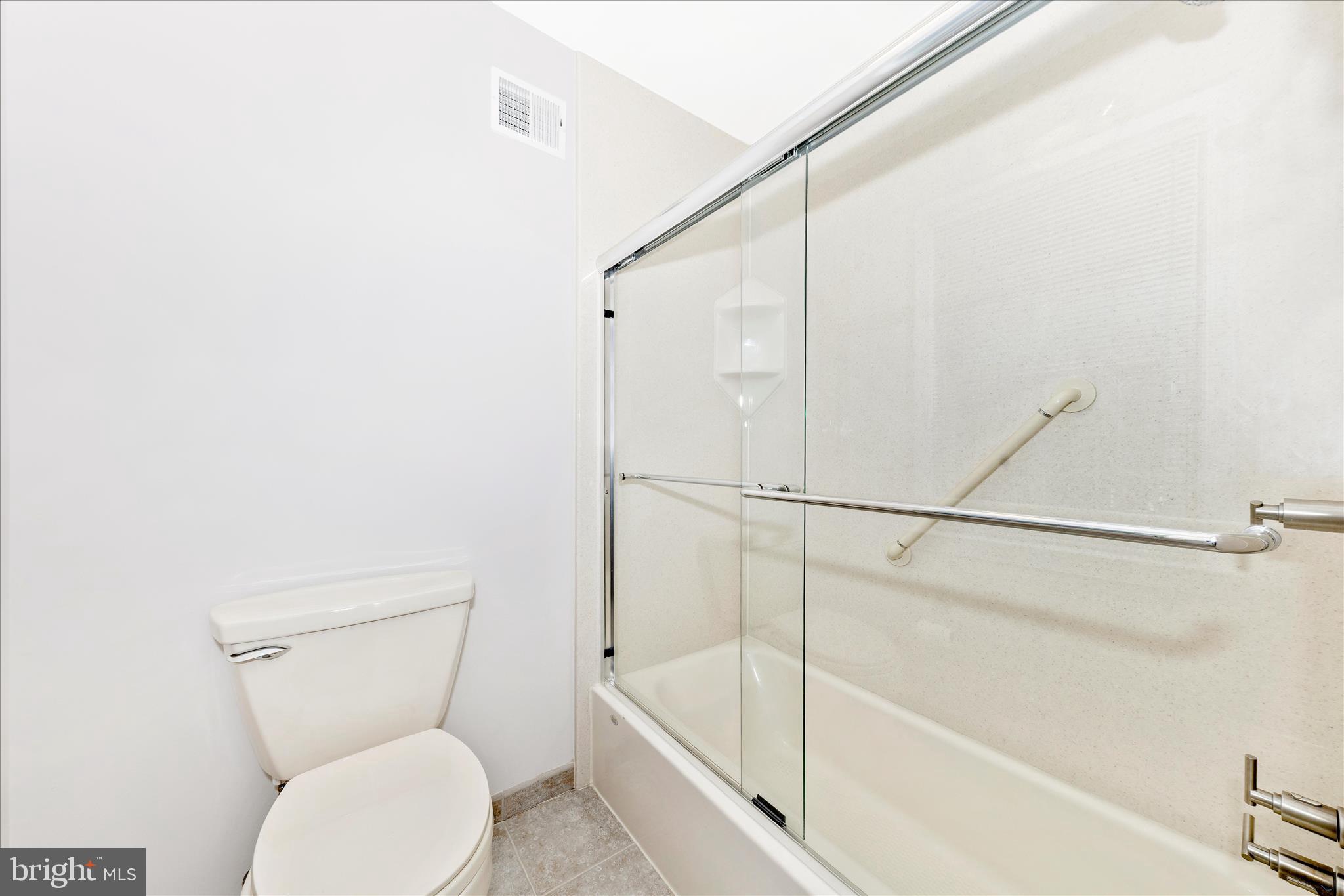 11806 Prestwick Road Potomac, MD 20854 - Photo 35 of 64 a bathroom with a toilet and a bathtub