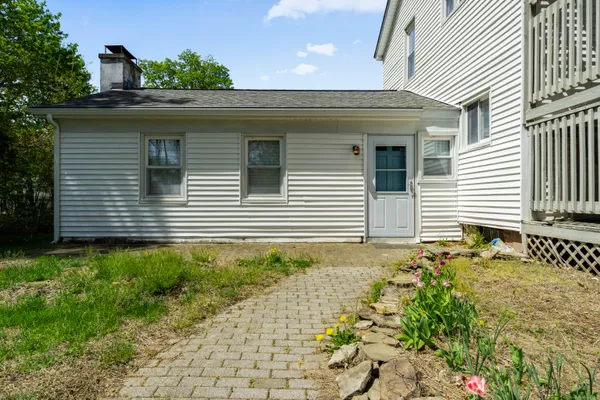 $2,500 | 671 Cornwall Avenue, Unit 1, Cheshire, CT 06410