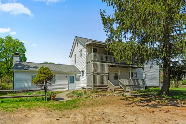 $2,500 | 671 Cornwall Avenue, Unit 1, Cheshire, CT 06410