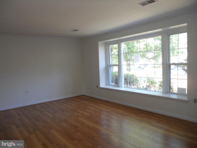 6322 Josephine Road Waldorf, MD 20601 - Photo 21 of 28 Living Room