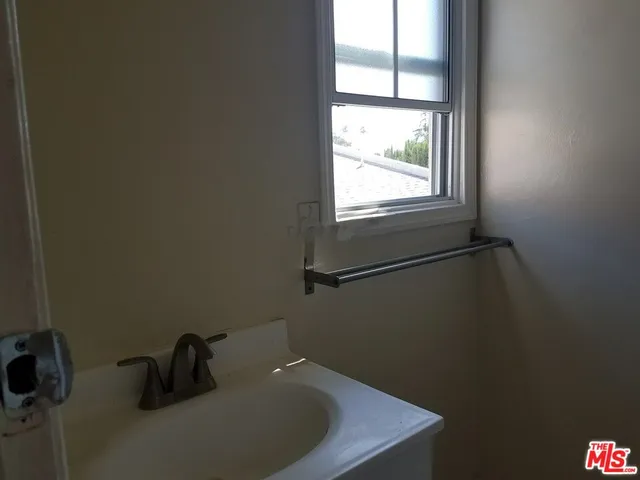 $1,699 | 615 North Rossmore Avenue, Unit 101, Los Angeles, CA 90004