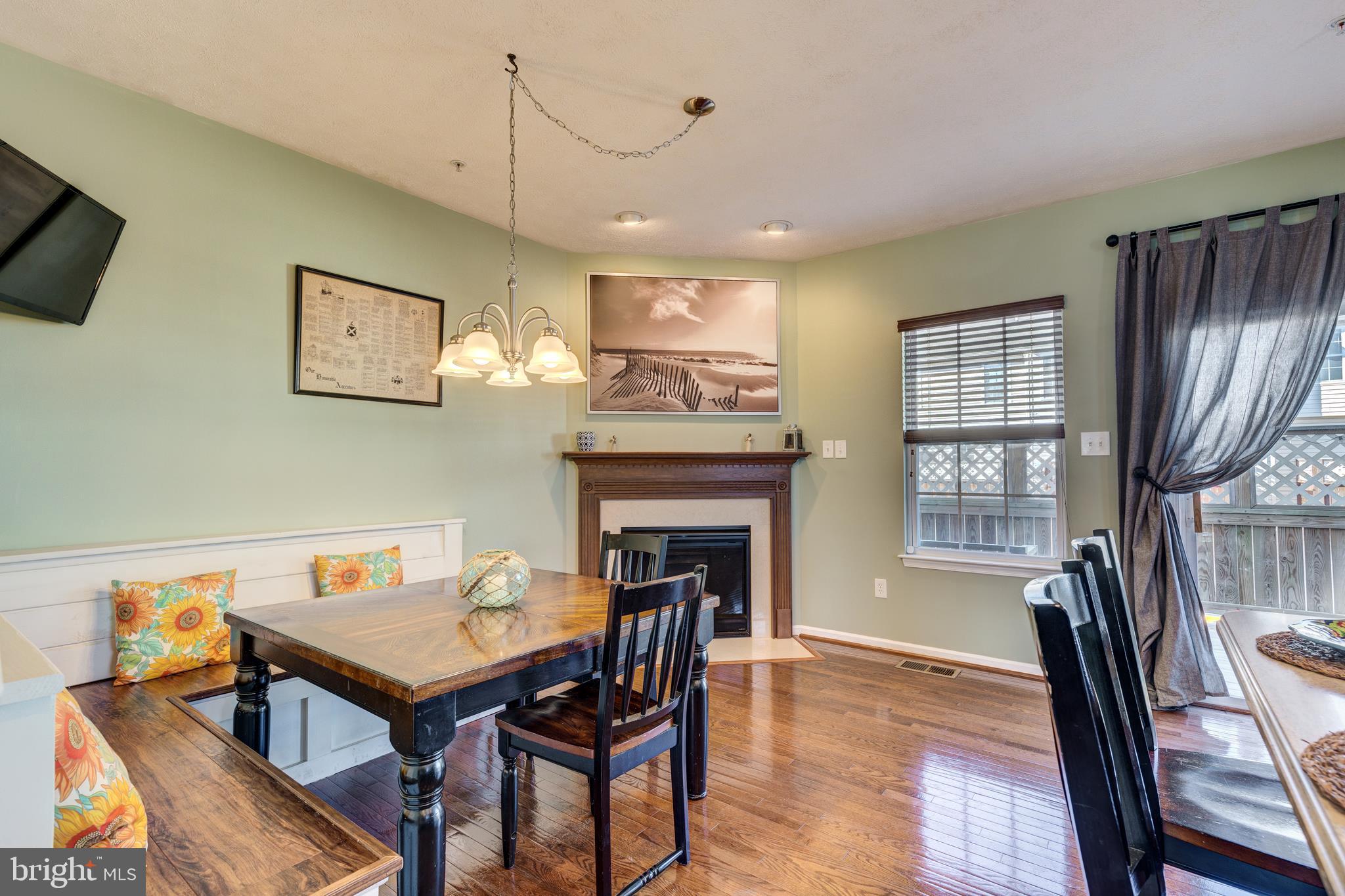 9809 Biggs Road Middle River, MD 21220 - Photo 11 of 33 Dining Area w/Built in Bench Seating
