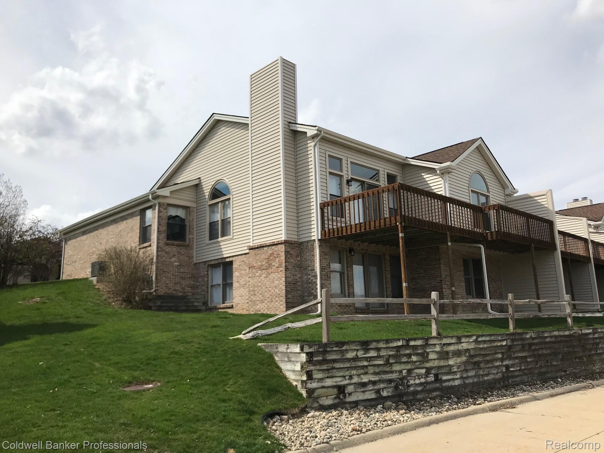 650 Summit Ridge Drive, Unit 22 Milford, MI 48381 - Photo 2 of 32 Back View