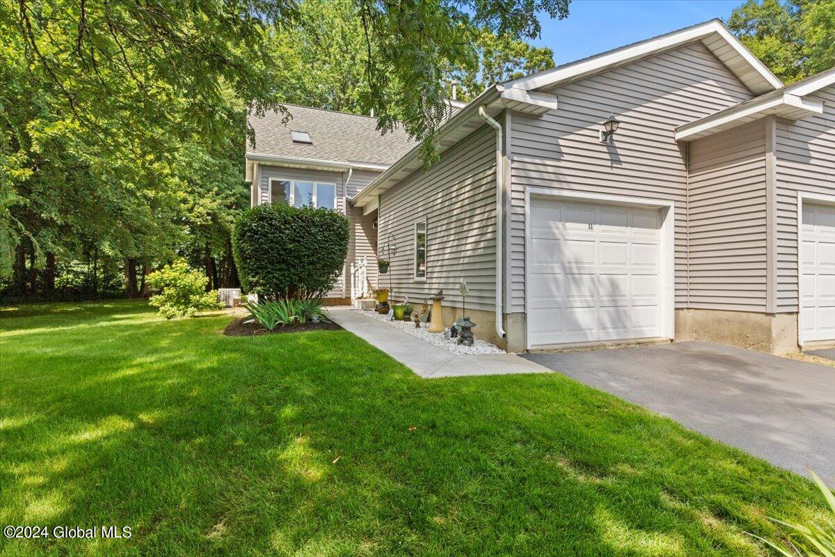 11 Stonegate Court Colonie, NY 12205 - Photo 1 of 36 37-MW2_7326