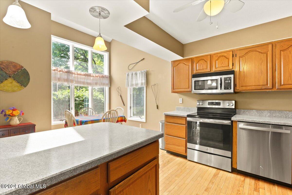 11 Stonegate Court Colonie, NY 12205 - Photo 13 of 36 26-MW2_7277