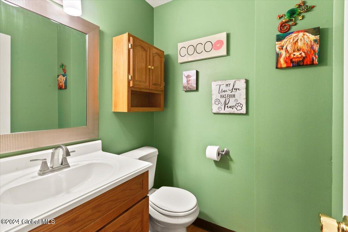 11 Stonegate Court Colonie, NY 12205 - Photo 17 of 36 14-MW2_7223