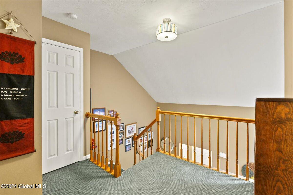 11 Stonegate Court Colonie, NY 12205 - Photo 19 of 36 08-MW2_7193