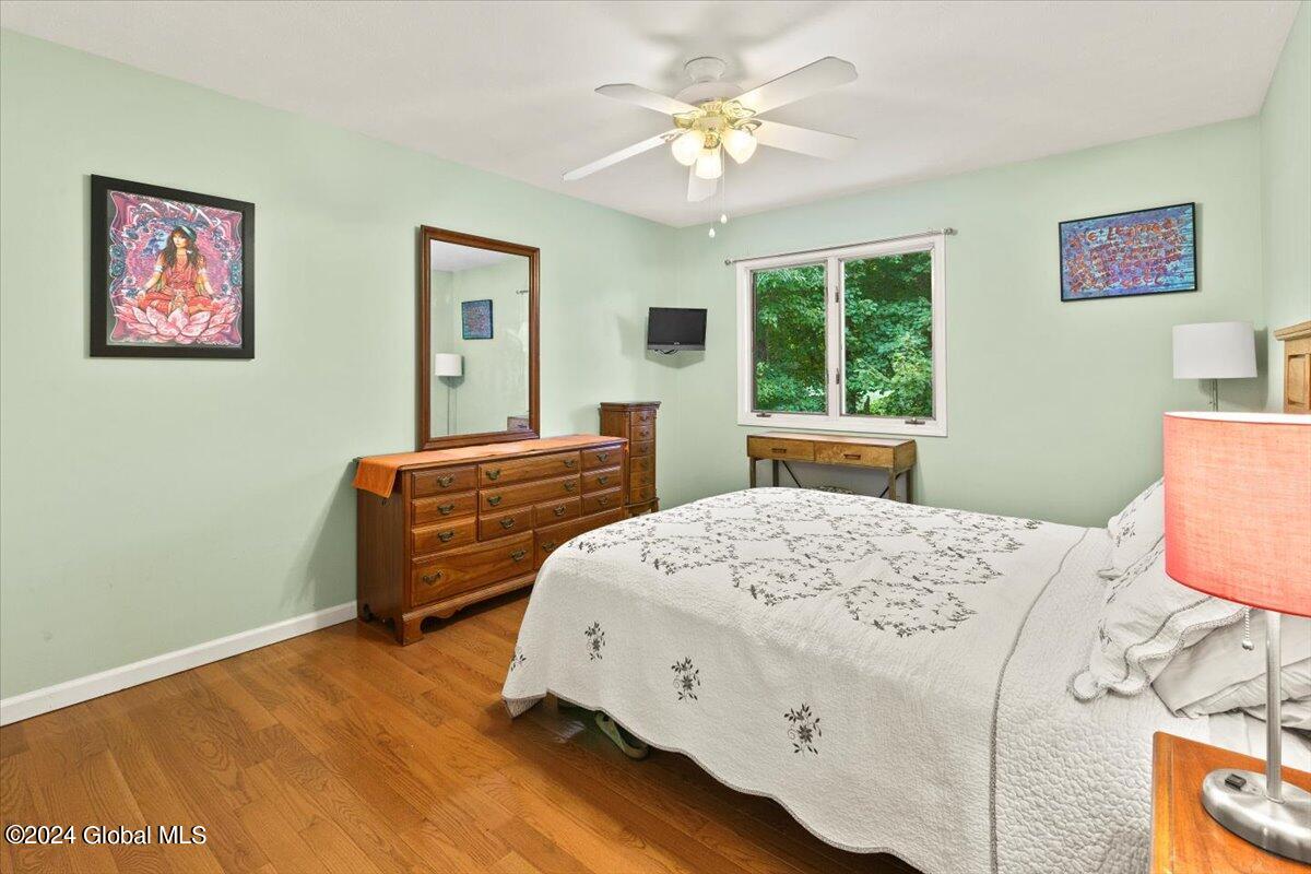 11 Stonegate Court Colonie, NY 12205 - Photo 21 of 36 10-MW2_7203