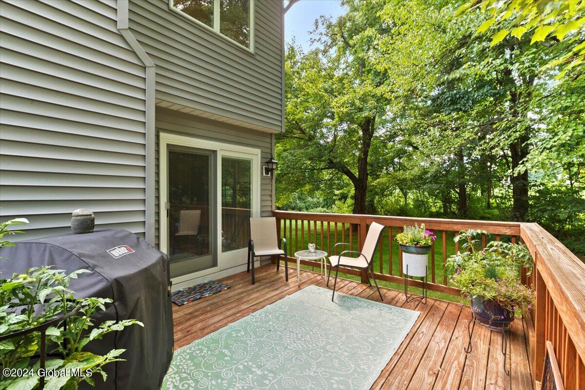 11 Stonegate Court Colonie, NY 12205 - Photo 27 of 36 31-MW2_7305