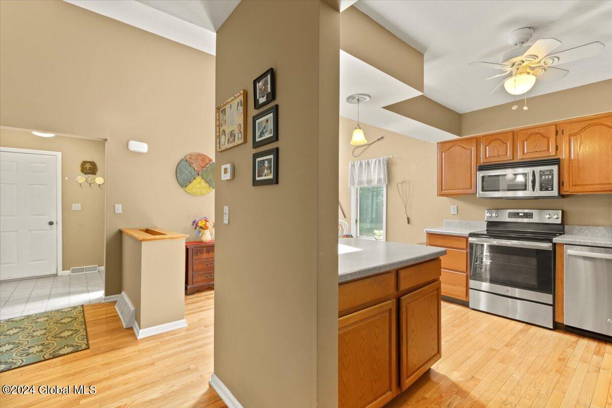 11 Stonegate Court Colonie, NY 12205 - Photo 9 of 36 19-MW2_7248