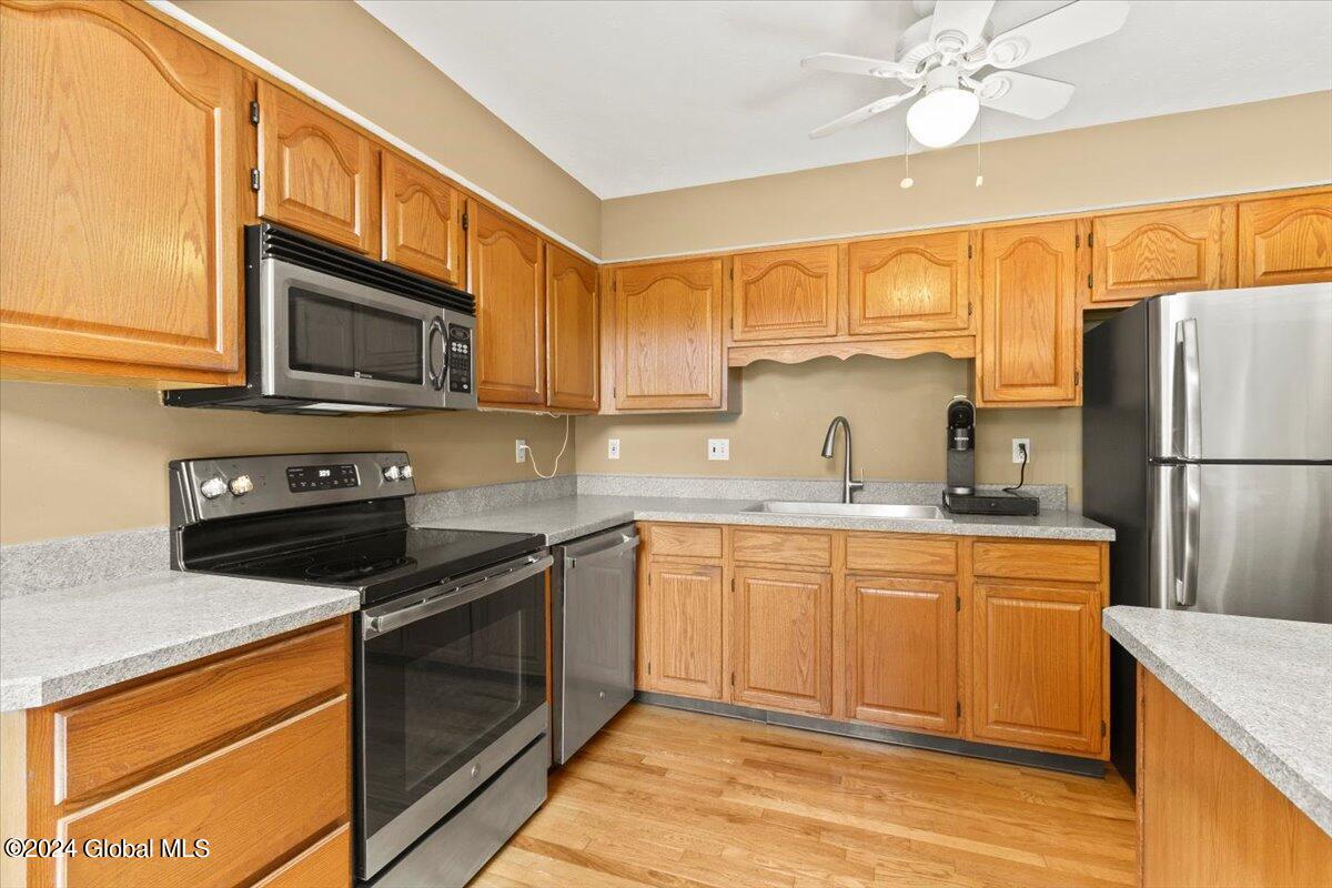 11 Stonegate Court Colonie, NY 12205 - Photo 10 of 36 23-MW2_7262