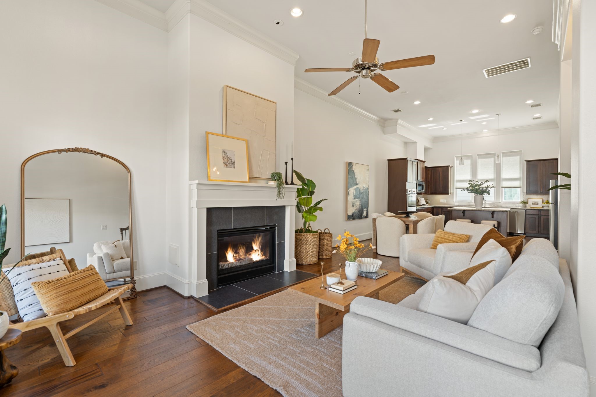 2960 Rusk Street Houston, TX 77003 - Photo 14 of 29 The natural light pours in from either side of the 2nd floor.