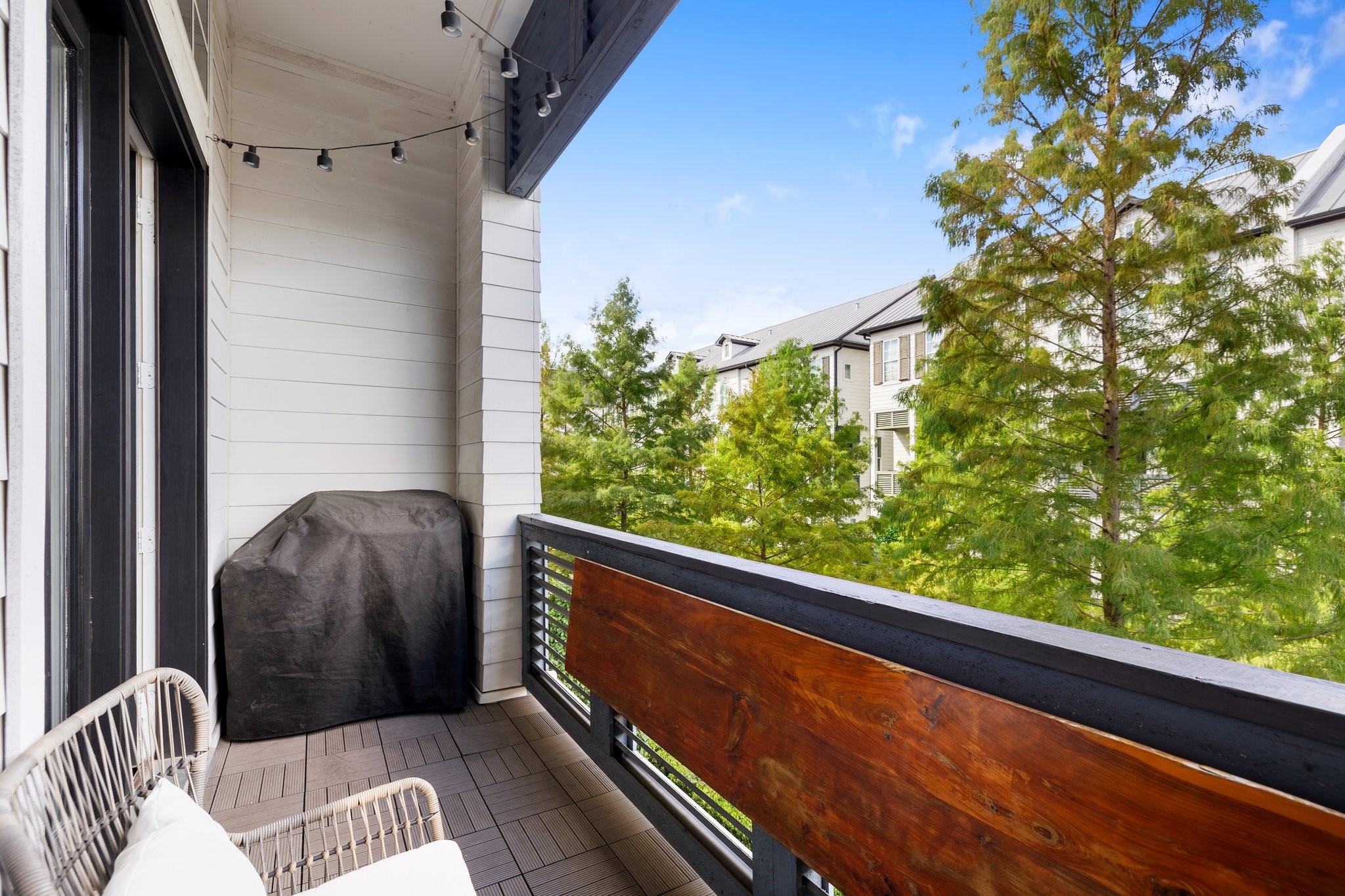 2960 Rusk Street Houston, TX 77003 - Photo 16 of 29 Venture outside to a private balcony overlooking the luscious courtyard.