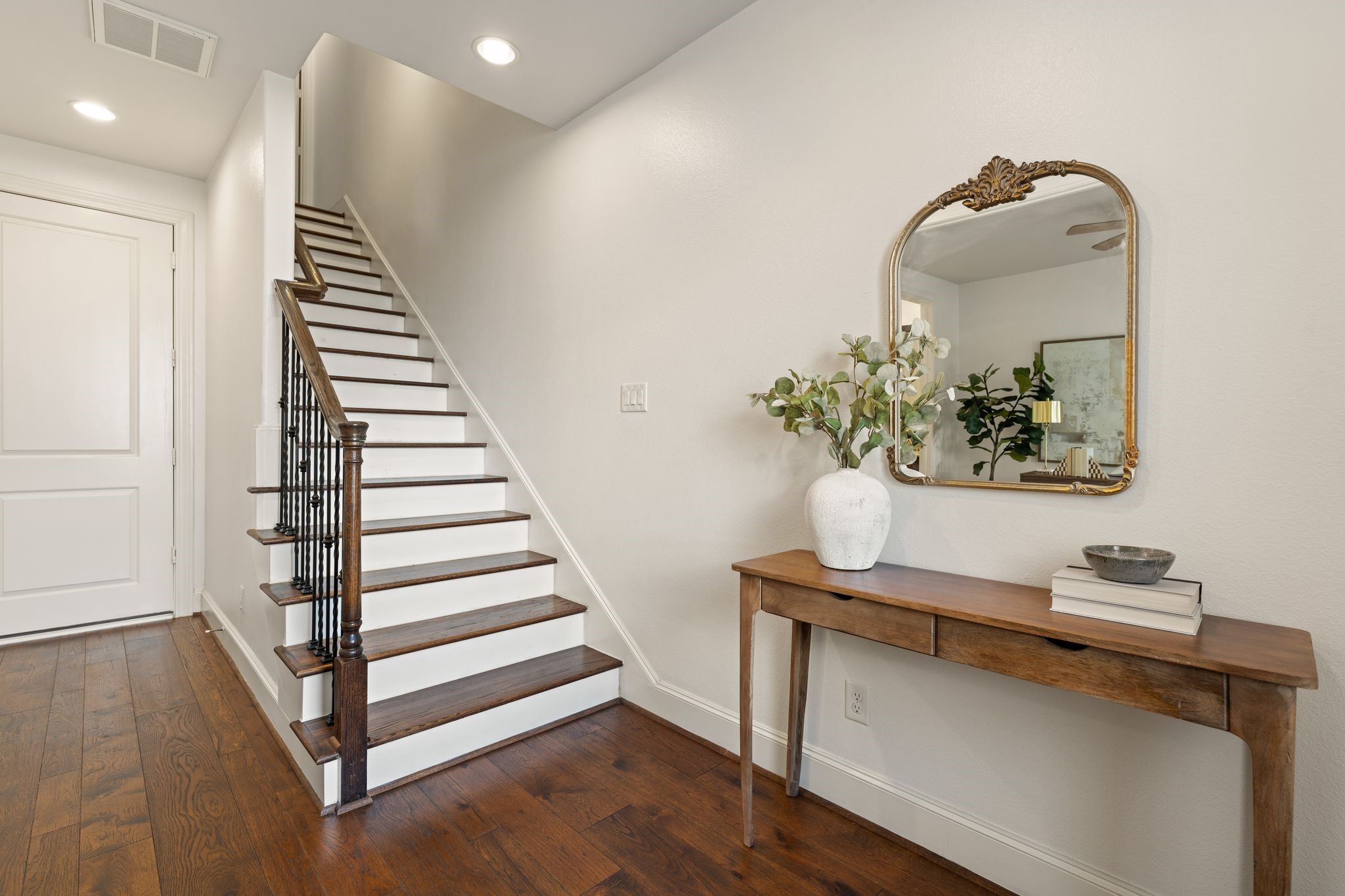 2960 Rusk Street Houston, TX 77003 - Photo 6 of 29 The entryway has plenty of space for a console table to catch keys, mail and other items.