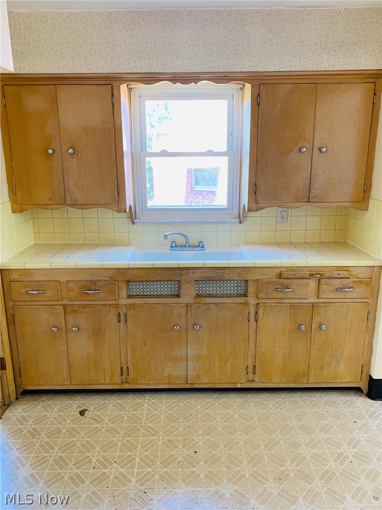 3379 Warren Road Cleveland, OH 44111 - Photo 2 of 7 Gallery Image 2