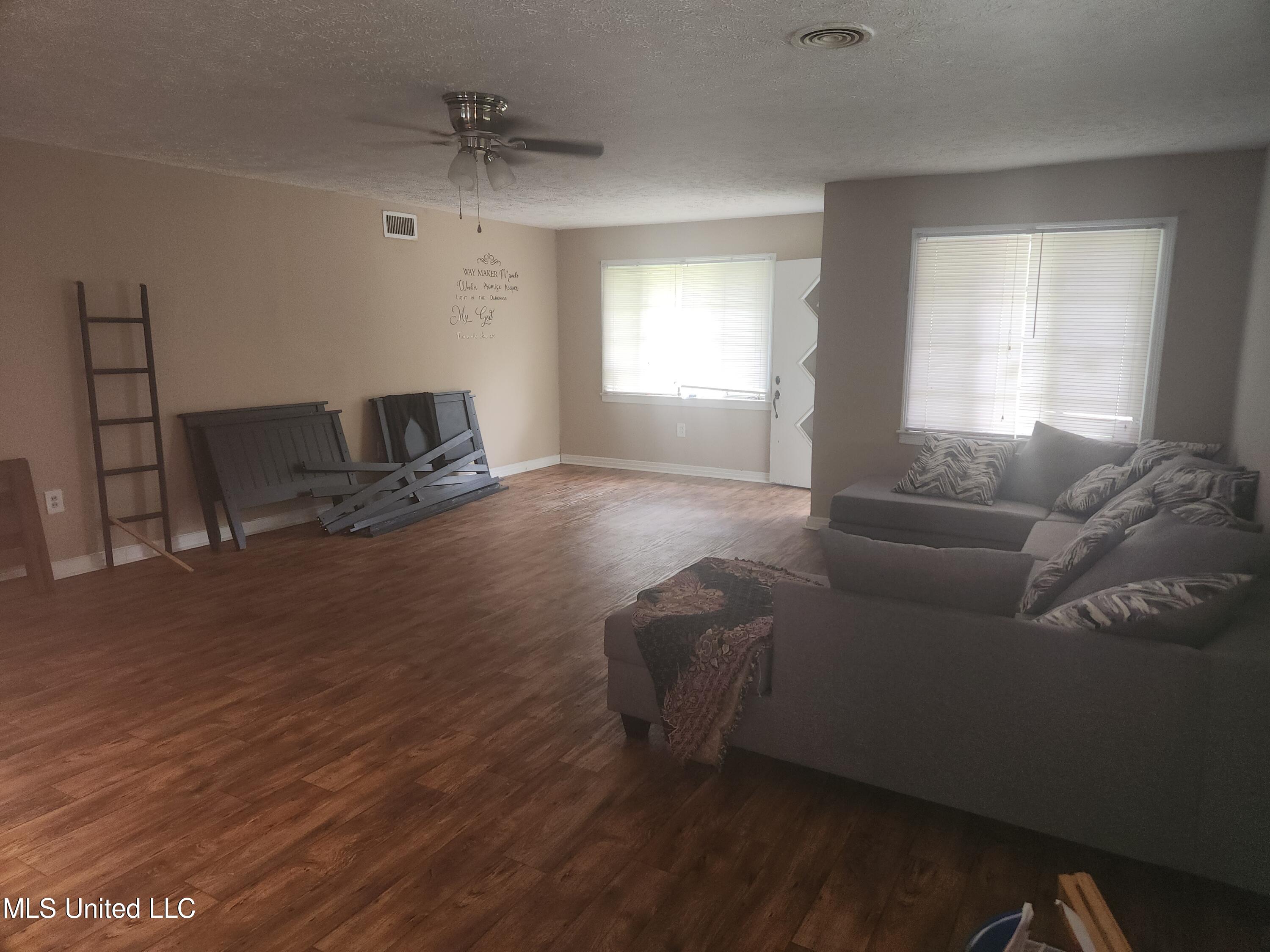 322 Colonial Drive Jackson, MS 39204 - Photo 3 of 15 20230711_130651_53038658422_o