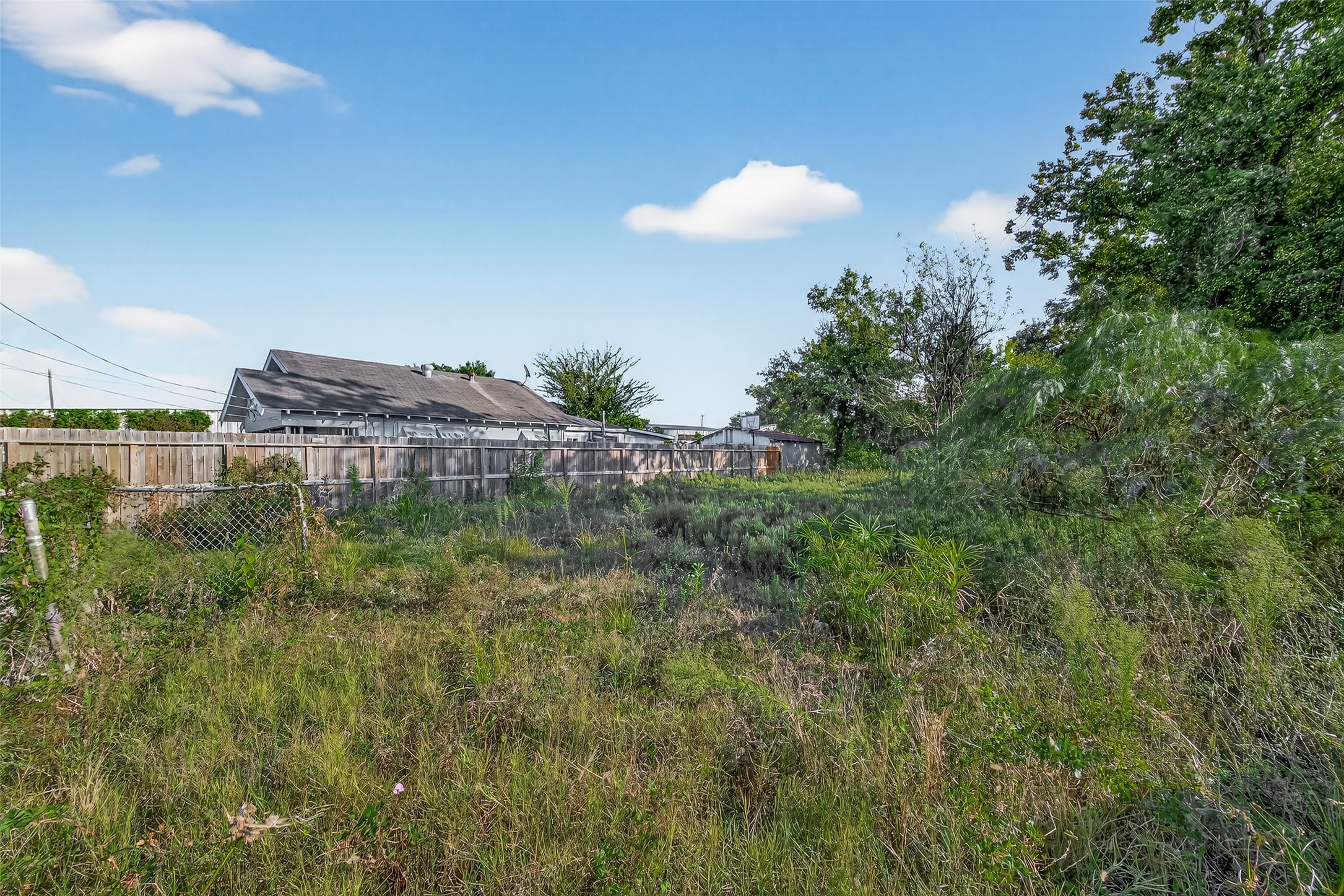 119 Sylvester Road Houston, TX 77009 - Photo 7 of 16 a view of a small yard