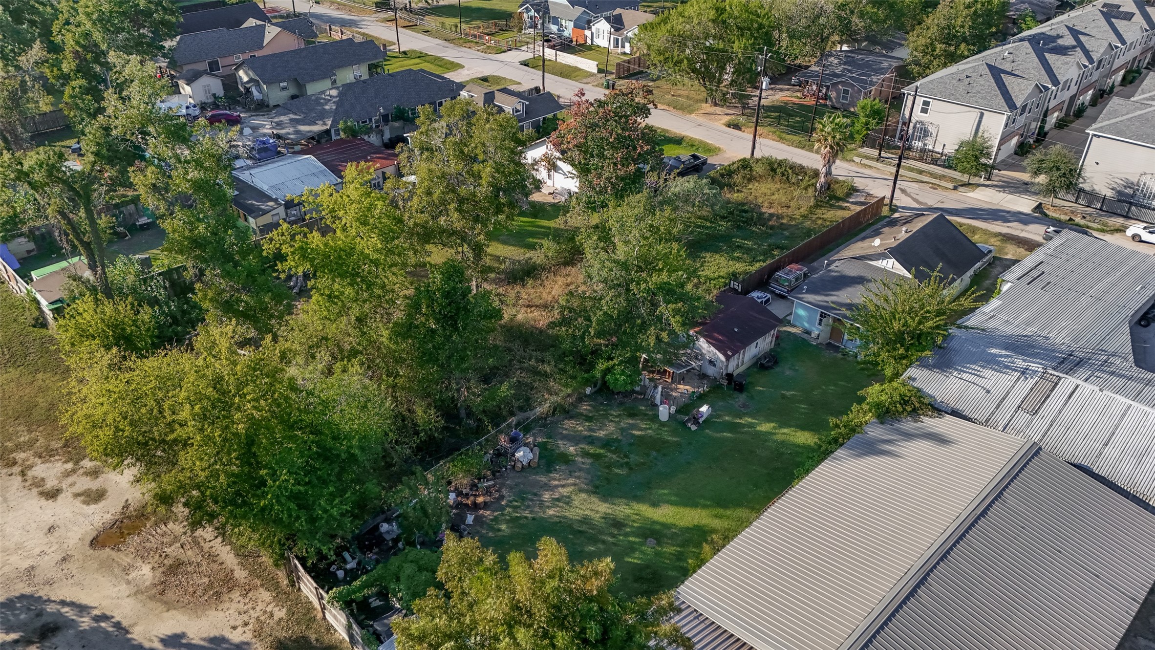 119 Sylvester Road Houston, TX 77009 - Photo 9 of 16 an aerial view of multiple house