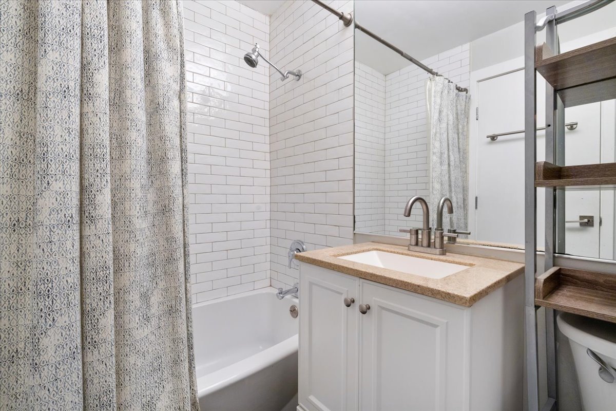 680 North Green Street, Unit 412 Chicago, IL 60642 - Photo 16 of 20 a bathroom with a sink and a mirror