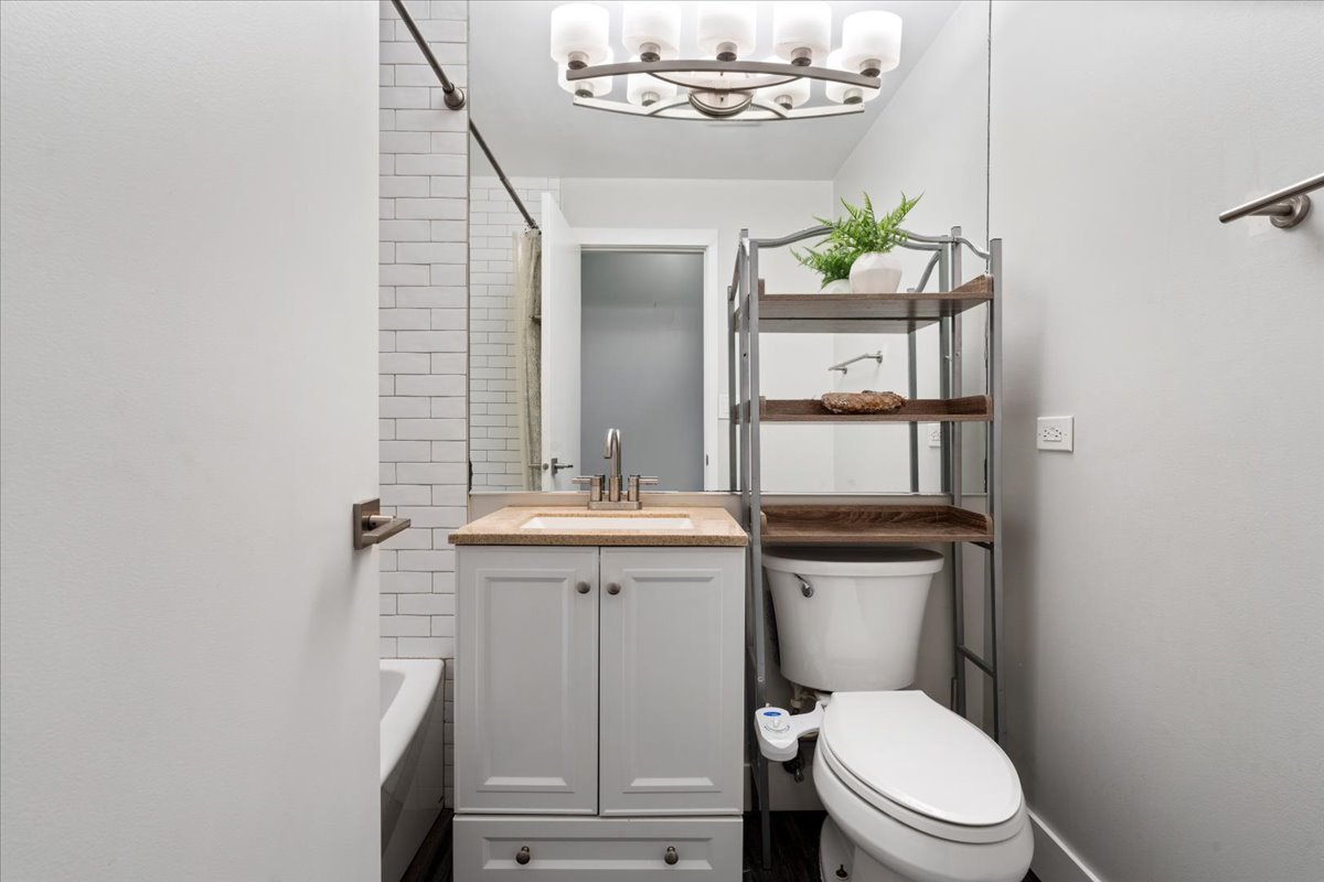 680 North Green Street, Unit 412 Chicago, IL 60642 - Photo 17 of 20 a bathroom with a toilet a sink and mirror