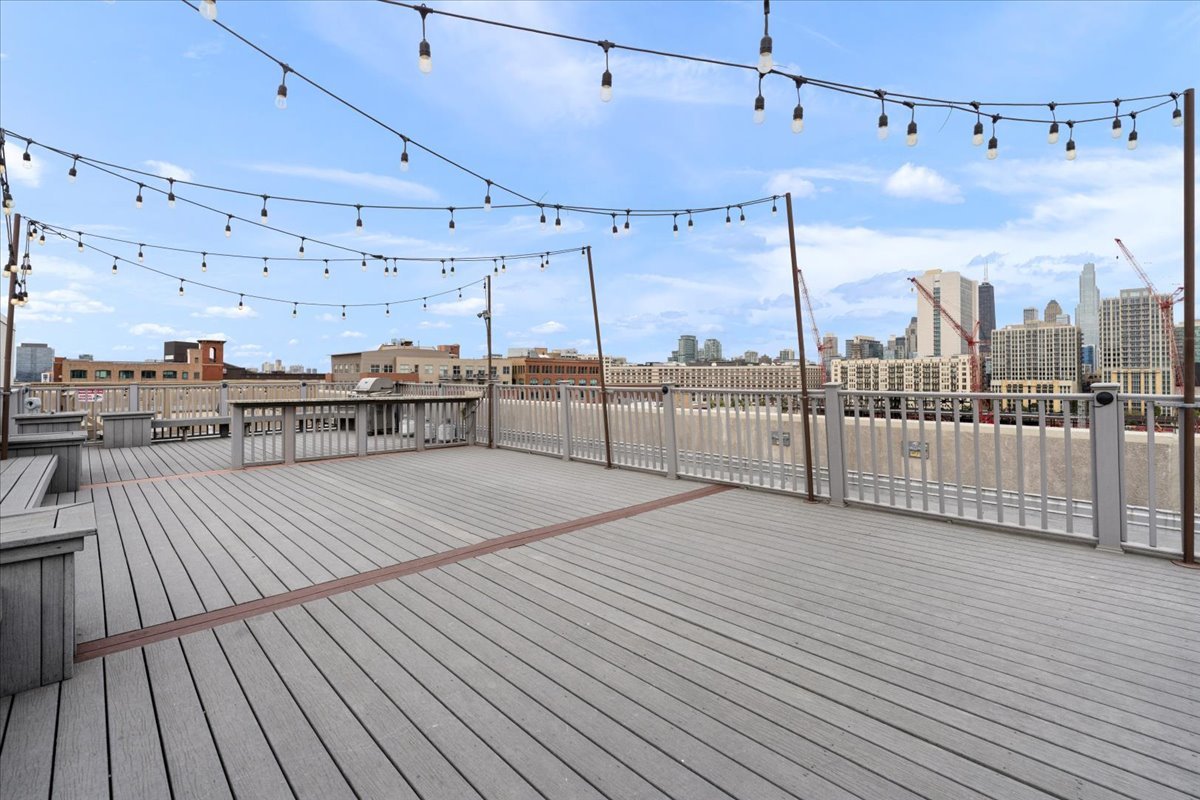 680 North Green Street, Unit 412 Chicago, IL 60642 - Photo 18 of 20 a view of a terrace with wooden floor