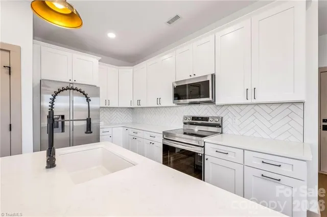 $388,000 | 2111 24th St Lane Southeast, Hickory, NC 28602