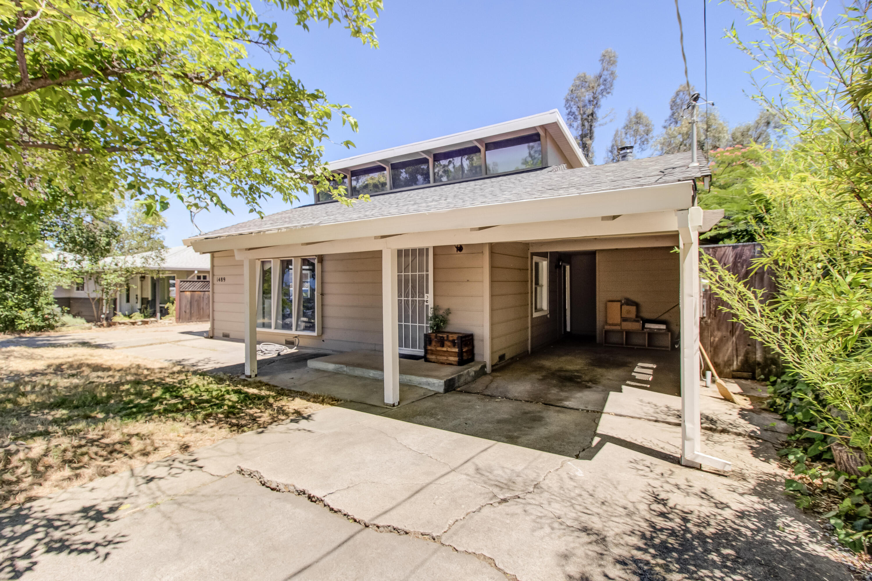 1489 Ridge Drive Redding, CA 96001 - Photo 3 of 39 Exterior