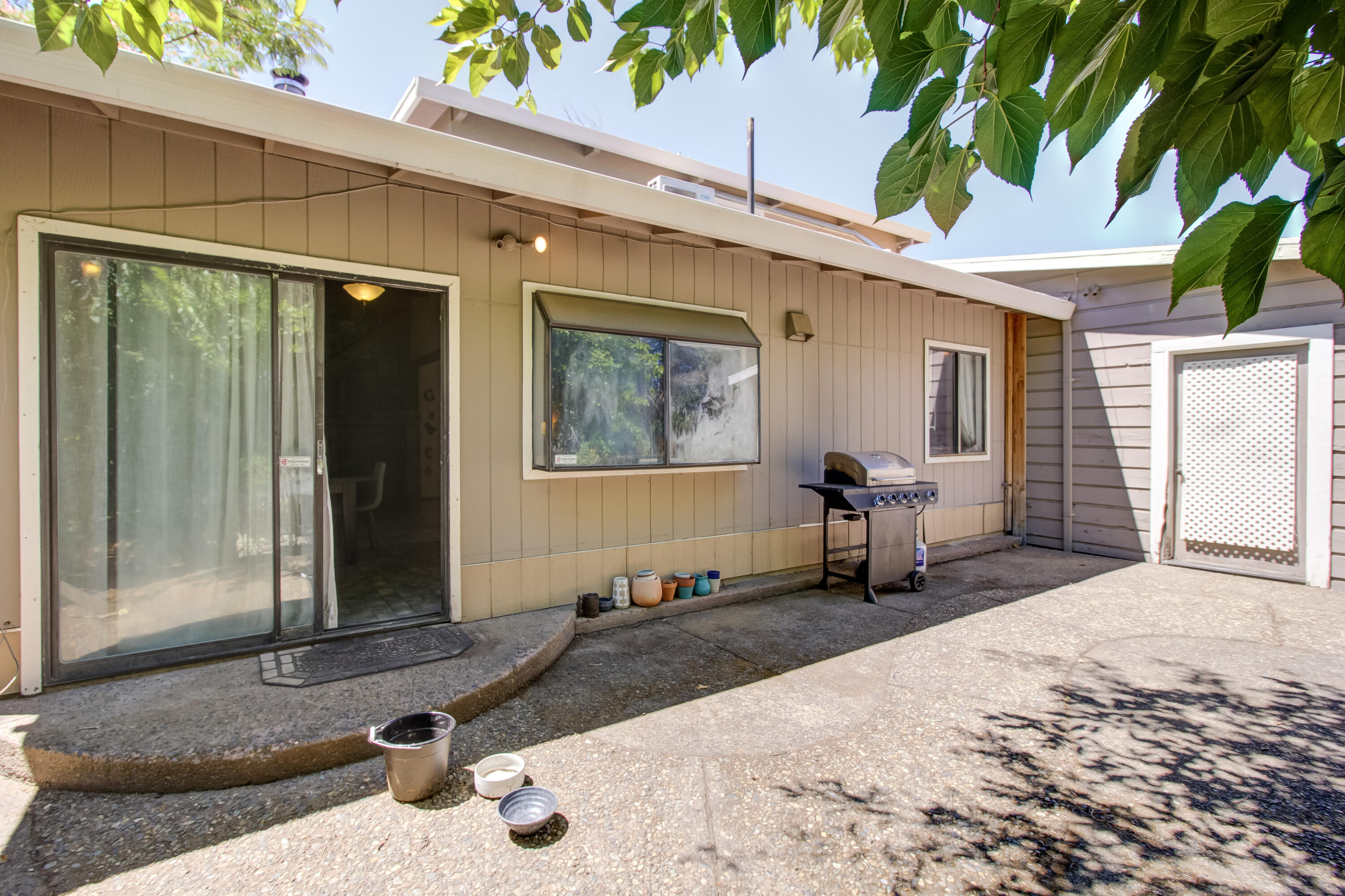 1489 Ridge Drive Redding, CA 96001 - Photo 33 of 39 Backyard