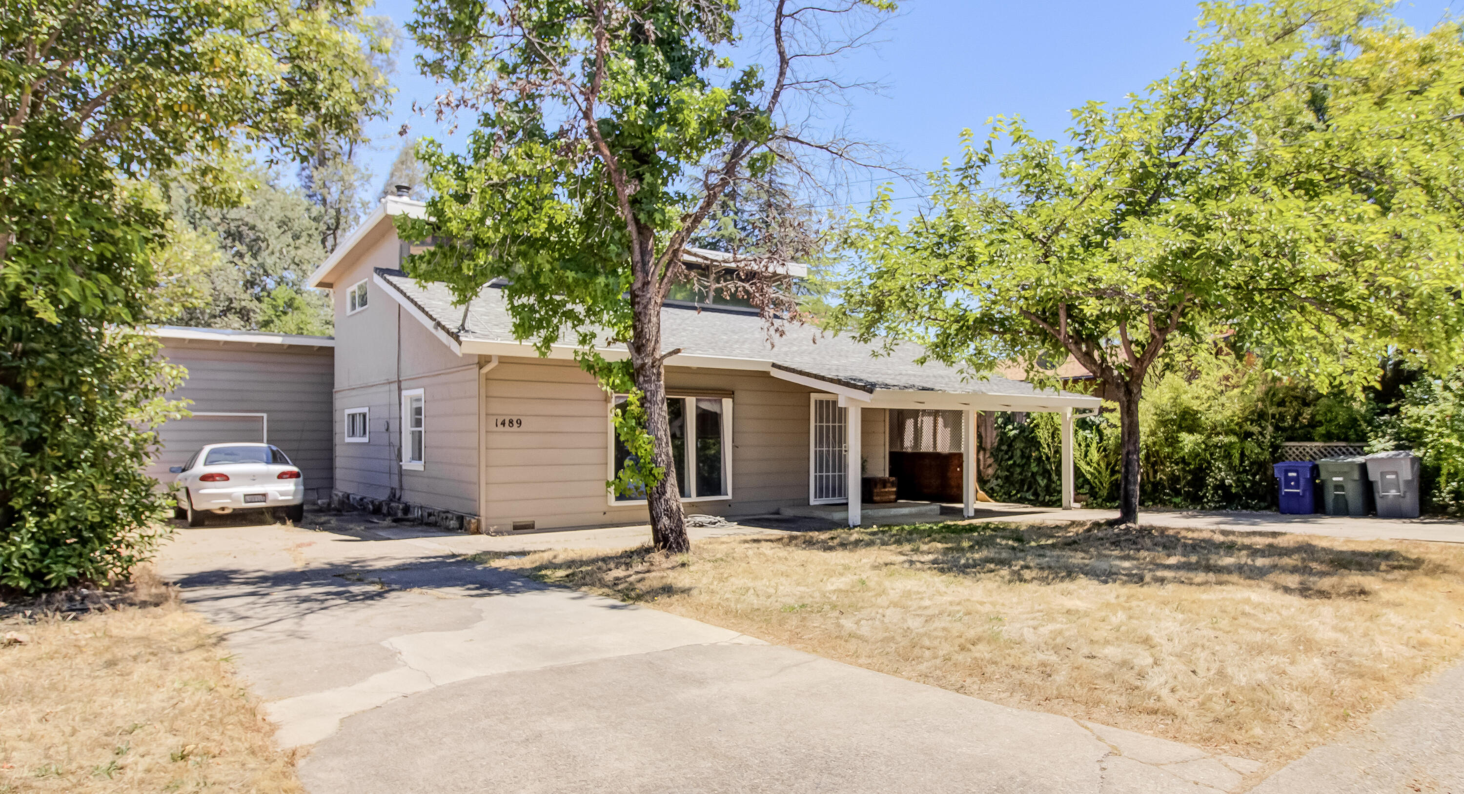 1489 Ridge Drive Redding, CA 96001 - Photo 4 of 39 Exterior