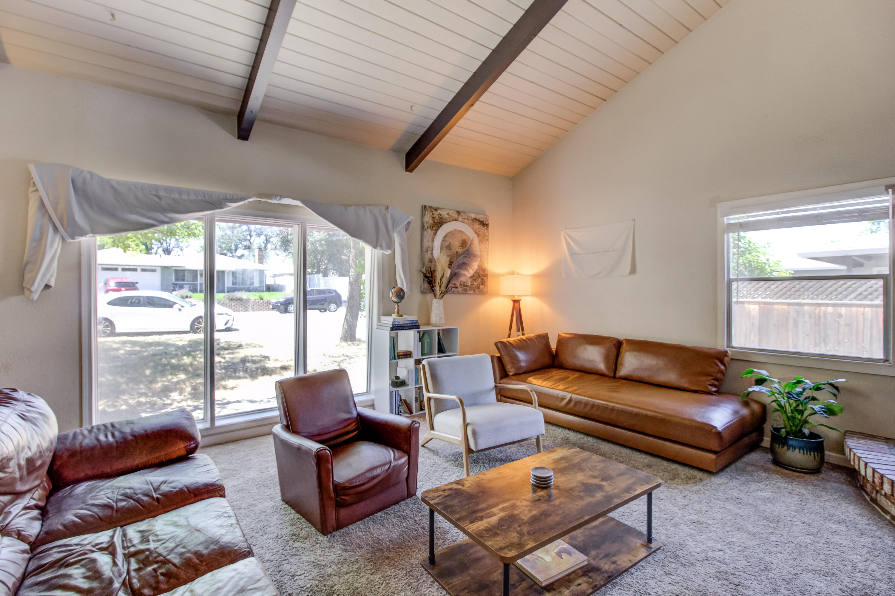 1489 Ridge Drive Redding, CA 96001 - Photo 10 of 39 Living Room
