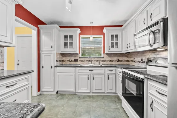 $149,900 | 1025 Willow Oaks Circle, Pasadena, TX 77506