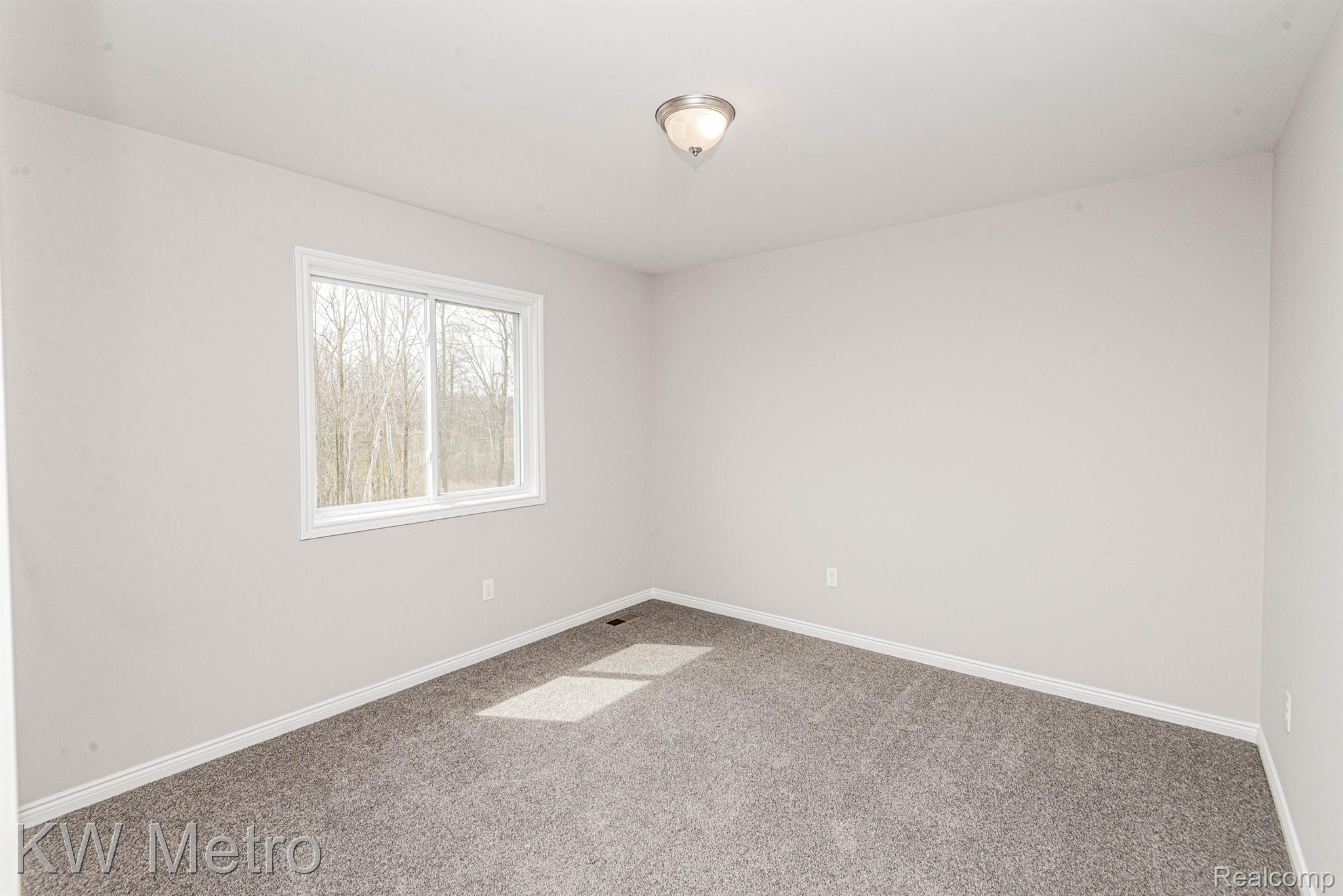 40 Maple Ridge Court Clarkston, MI 48346 - Photo 19 of 22 Rockford Secondary Bedroom Example