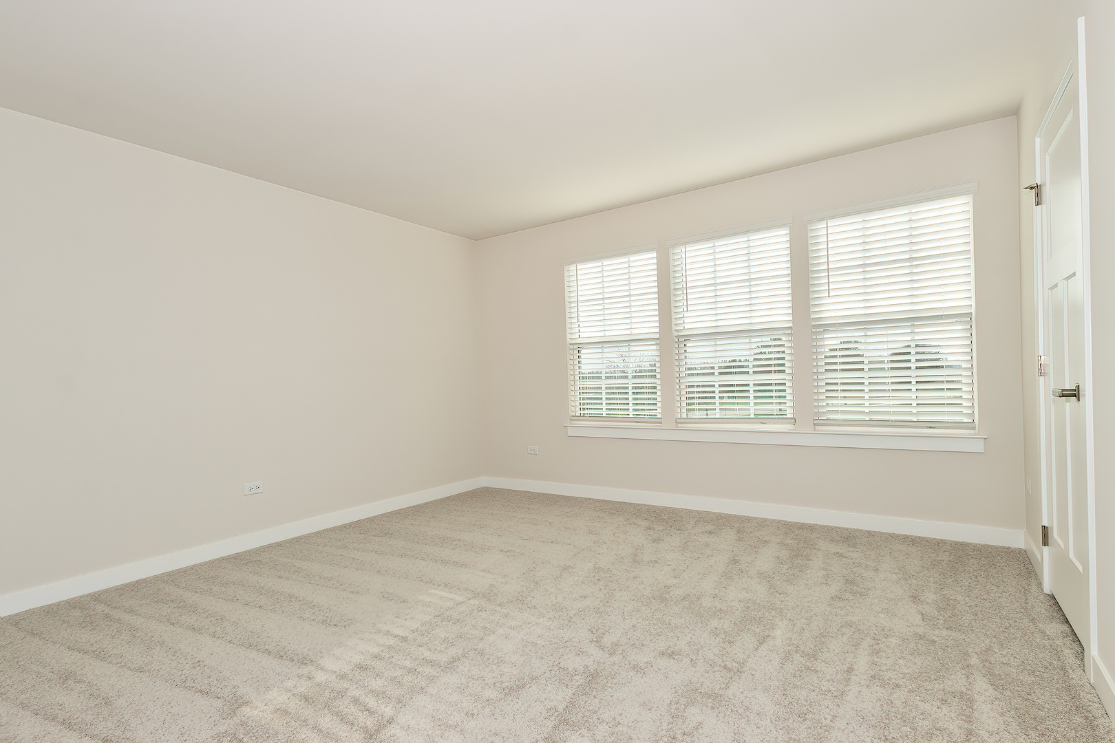 1241 Neuway Lane Antioch, IL 60002 - Photo 12 of 20 an empty room with a window