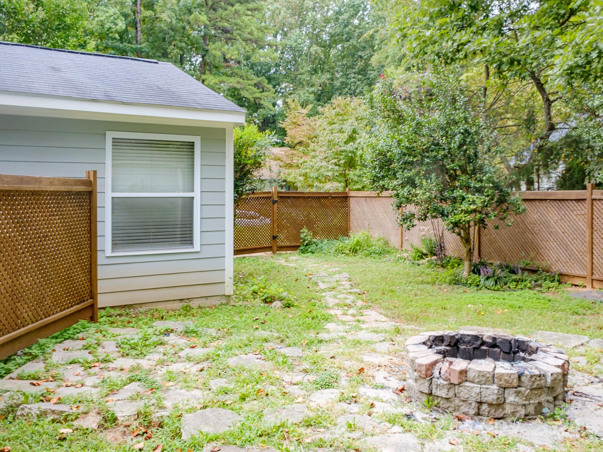 4533 Nicks Tavern Road Charlotte, NC 28215 - Photo 6 of 27 Gallery Image 6